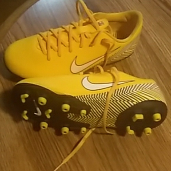 Nike football shoes - Picture 2 of 2